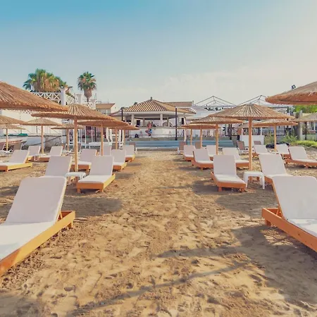 Apart Otel La Playa Grande 3*